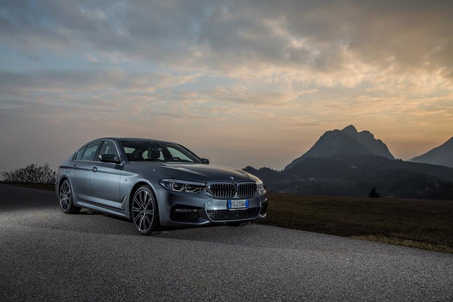  BMW 530d xDrive Sedan M Sport 2017 года  (WW) (фото 13 из 41)